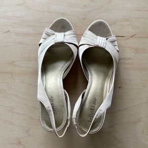 Kelly & Katie low heel. Women’s size 9. Goldish/tan